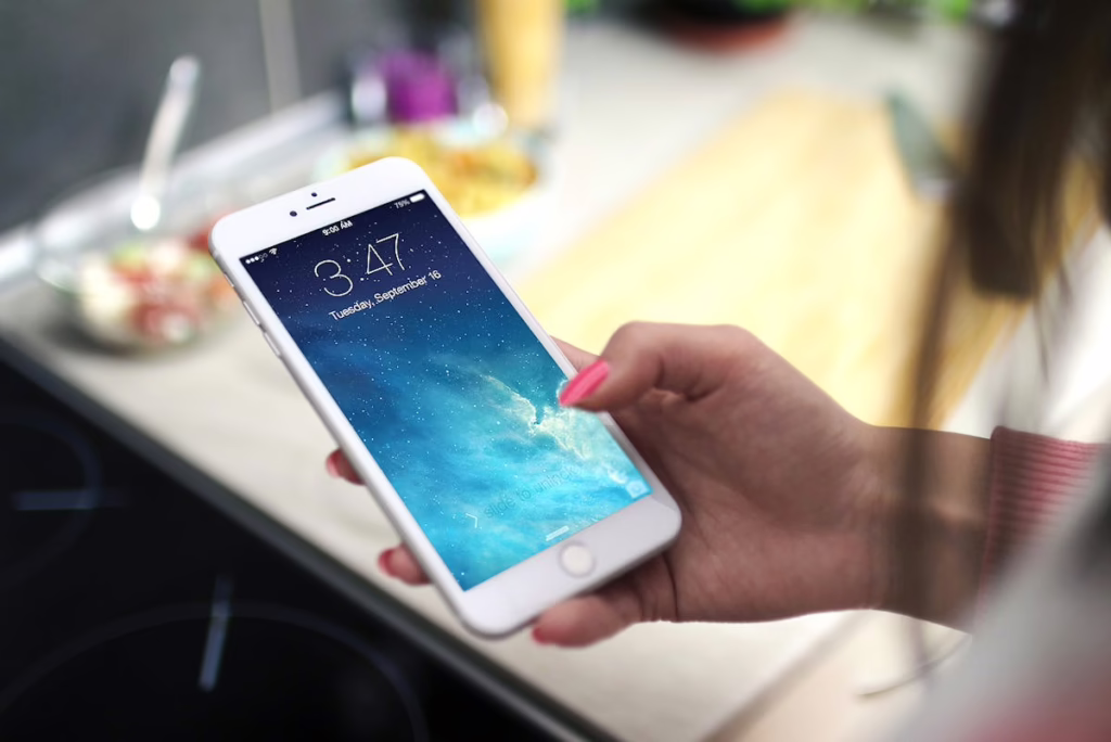 iPhone lädt extrem langsam trotz Originalkabel Eine verschmutzte Ladebuchse kann schuld sein