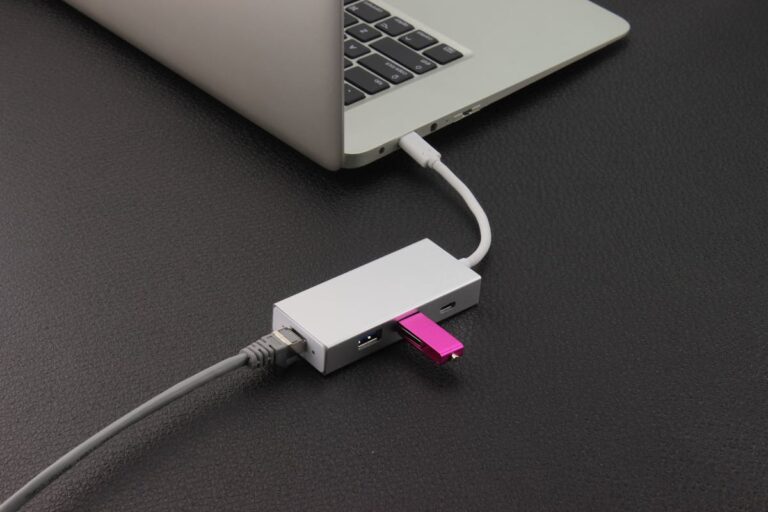 USB C Anschluss wackelt – Reparatur oder Reinigung