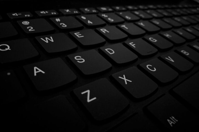 Windows 11: Tastatur schreibt falsche Zeichen - Lösung