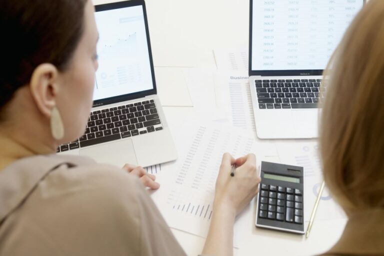 Excel Dienstplan erstellen: Schichten, Stunden und Verfügbarkeiten planen